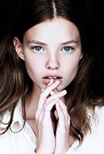 How tall is Kristine Froseth?